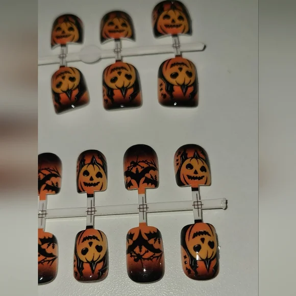 Halloween Press On Nails - Picture 3 of 5